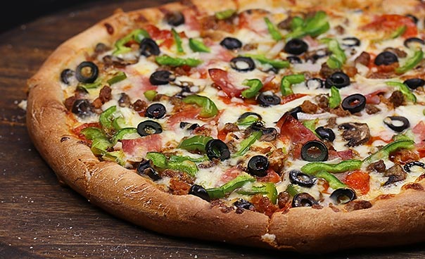 Pizza Deluxe (12 porciones)